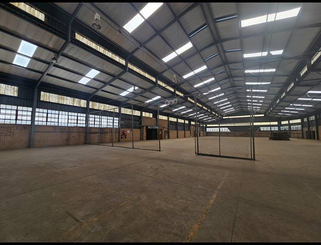 8,120M² WAREHOUSE FOR SALE IN MEADOWDALE